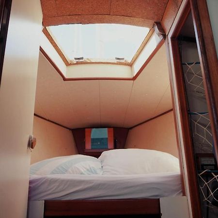 Cozy Lisbon Marina Sleepaboard - Sail Away Hotel Buitenkant foto