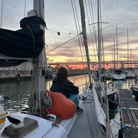 Cozy Lisbon Marina Sleepaboard - Sail Away Hotel Buitenkant foto