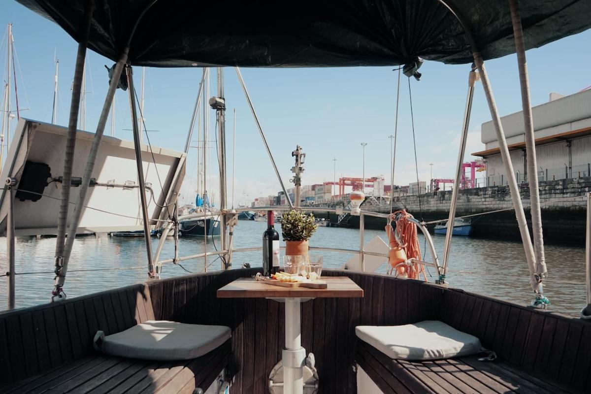 Cozy Lisbon Marina Sleepaboard - Sail Away Hotel Buitenkant foto